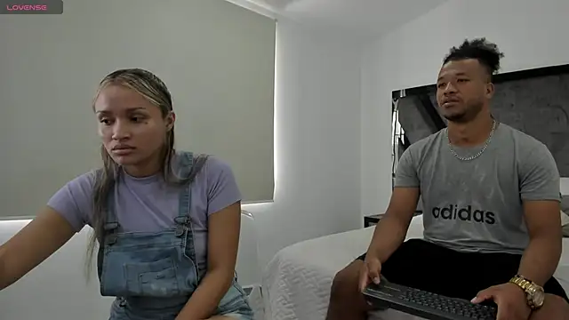 AnnieAndStefan online show from 8, 1, 2025