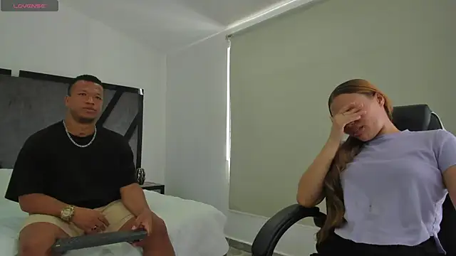 Snapshot of AnnieAndStefan chatting on 6, 7, 2026 AnnieAndStefan online show from 6, 7, 2026