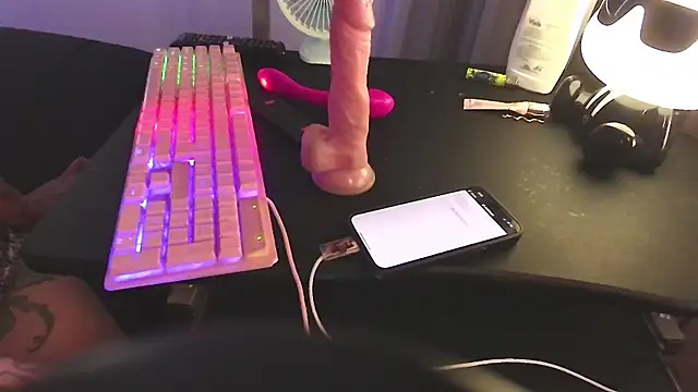 Snapshot of chanell_tattoo chatting on 12, 3, 2025 chanell tattoo online show from 12, 3, 2025