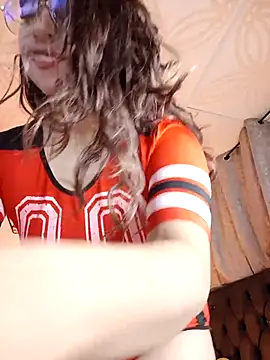 Snapshot of Piafisher1 chatting on 12, 10, 2025 Piafisher1 online show from 12, 10, 2025