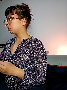 Snapshot of Piafisher1 chatting on 8, 11, 2025 Piafisher1 online show from 8, 11, 2025