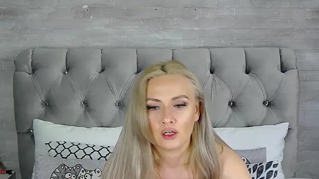 Snapshot of IsabellaDeRosa chatting on 7, 3, 2025 IsabellaDeRosa online show from 7, 3, 2025