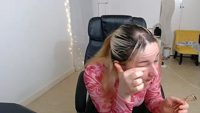 Crystal-dreamt online show from 14, 10, 2025