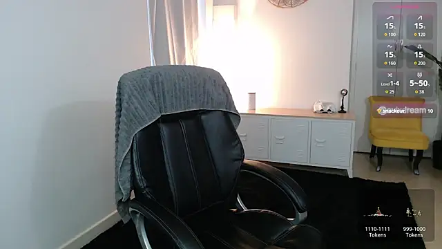 Crystal-dreamt online show from 6, 4, 2026