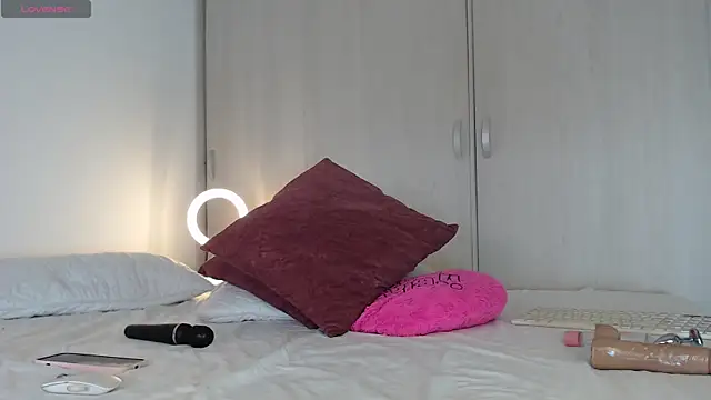 Snapshot of cristal_sexybody chatting on 26, 11, 2025 cristal sexybody online show from 26, 11, 2025