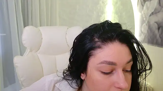 Snapshot of moniqque chatting on 8, 5, 2026 moniqque online show from 8, 5, 2026
