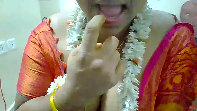 Snapshot of archanatelugu9 chatting on 19, 10, 2025 archanatelugu9 online show from 19, 10, 2025