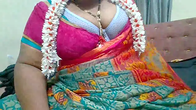 Snapshot of archanatelugu9 chatting on 3, 11, 2025 archanatelugu9 online show from 3, 11, 2025