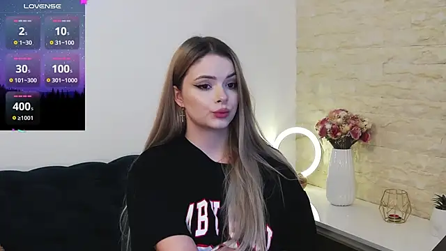 Snapshot of Kailynn_Moenn chatting on 11, 12, 2024 Kailynn Moenn online show from 11, 12, 2024