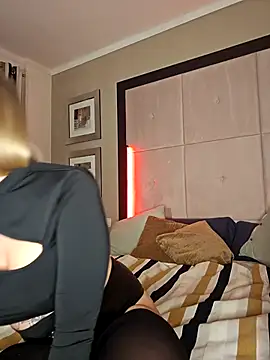 Snapshot of TARA-FUN chatting on 30, 10, 2025 TARA-FUN online show from 30, 10, 2025