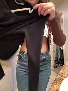 Snapshot of Natur4lBeautyb33 chatting on 19, 11, 2025 Natur4lBeautyb33 online show from 19, 11, 2025