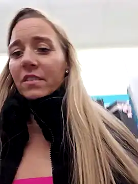 Snapshot of SkyelarSommer chatting on 7, 12, 2024 SkyelarSommer online show from 7, 12, 2024