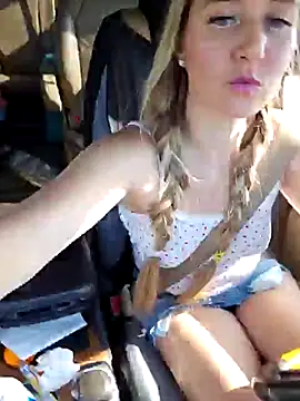 Snapshot of SkyelarSommer chatting on 13, 2, 2025 SkyelarSommer online show from 13, 2, 2025