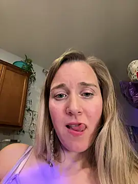 Snapshot of SkyelarSommer chatting on 23, 2, 2025 SkyelarSommer online show from 23, 2, 2025