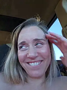 Snapshot of SkyelarSommer chatting on 2, 3, 2025 SkyelarSommer online show from 2, 3, 2025