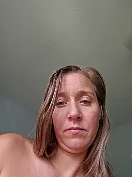 Snapshot of SkyelarSommer chatting on 17, 10, 2025 SkyelarSommer online show from 17, 10, 2025