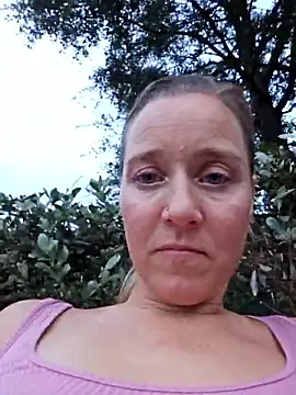 Snapshot of SkyelarSommer chatting on 19, 10, 2025 SkyelarSommer online show from 19, 10, 2025