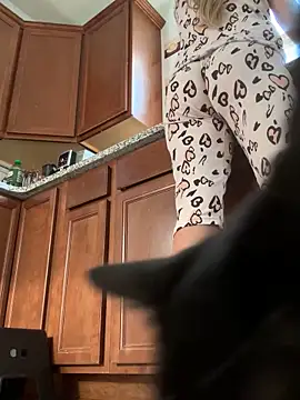 Snapshot of SkyelarSommer chatting on 21, 10, 2025 SkyelarSommer online show from 21, 10, 2025