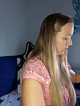 Snapshot of SkyelarSommer chatting on 29, 10, 2025 SkyelarSommer online show from 29, 10, 2025