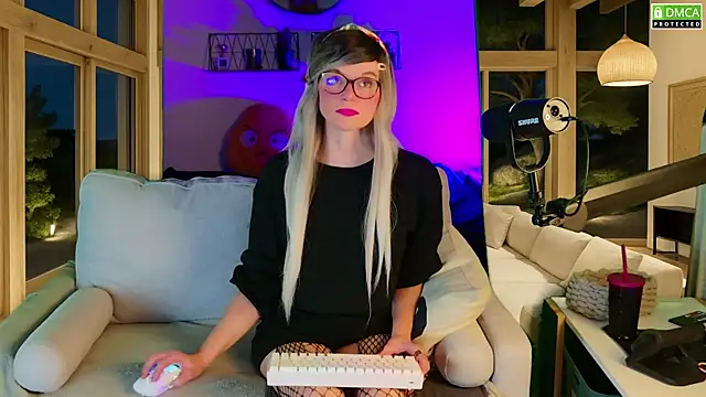 Kittychatte online show from 7, 10, 2025