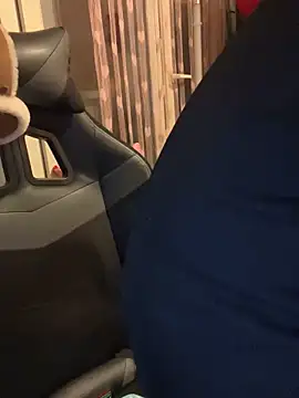 LaPetitechienne1 online show from 13, 2, 2025