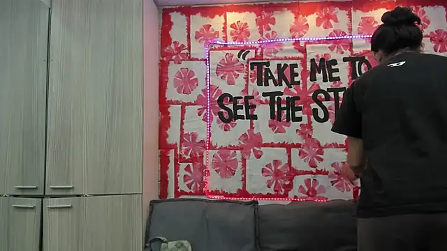 Mhelanny2 online show from 7, 3, 2025