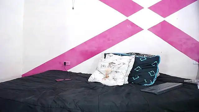 Snapshot of MIA_luxce29 chatting on 8, 1, 2025 MIA luxce29 online show from 8, 1, 2025