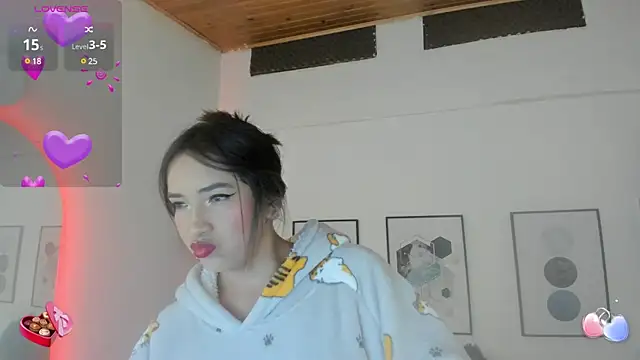 Snapshot of cristal__hot_1 chatting on 2, 2, 2025 cristal hot 1 online show from 2, 2, 2025