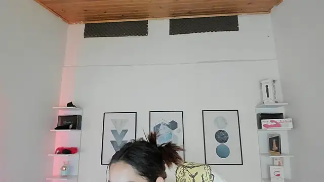 Snapshot of cristal__hot_1 chatting on 3, 2, 2025 cristal hot 1 online show from 3, 2, 2025