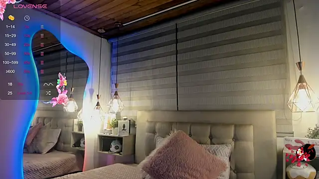 Snapshot of cristal__hot_1 chatting on 29, 10, 2025 cristal hot 1 online show from 29, 10, 2025