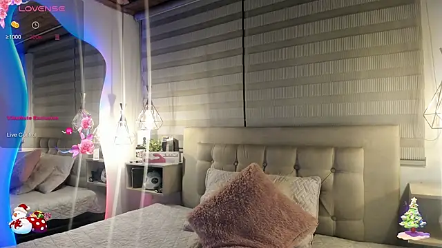 Snapshot of cristal__hot_1 chatting on 2, 12, 2025 cristal hot 1 online show from 2, 12, 2025