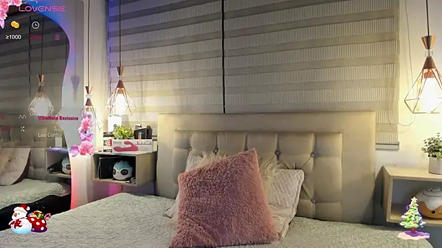 Snapshot of cristal__hot_1 chatting on 16, 12, 2025 cristal hot 1 online show from 16, 12, 2025