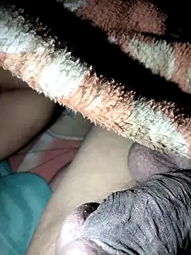 Snapshot of Village1997 chatting on 5, 4, 2026 Village1997 online show from 5, 4, 2026