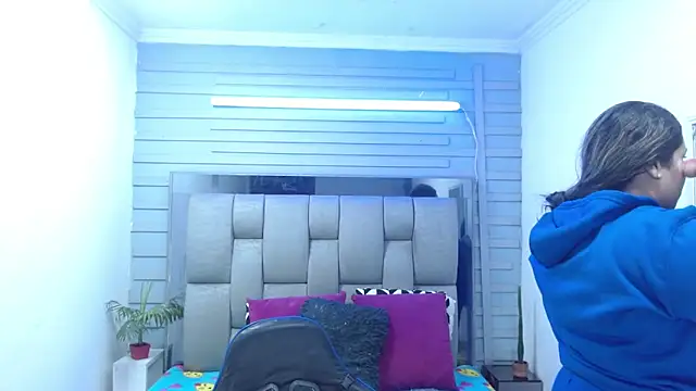 evelin zaens online show from 9, 4, 2026