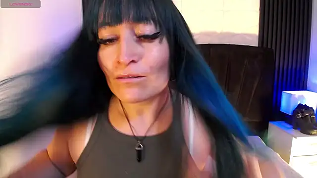 Snapshot of alicia_moom chatting on 9, 2, 2026 alicia moom online show from 9, 2, 2026