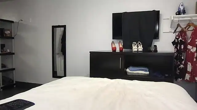 TiffaneyLove online show from 15, 5, 2026