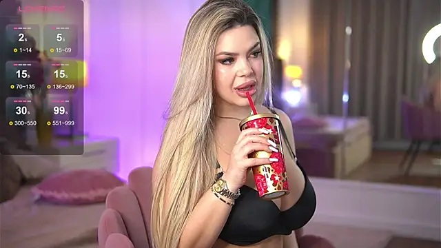 Snapshot of SophieBoobsX chatting on 4, 3, 2025 SophieBoobsX online show from 4, 3, 2025