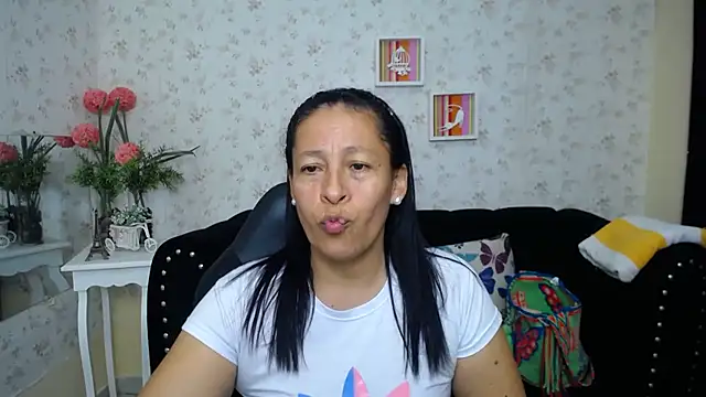 Snapshot of mature_martina chatting on 8, 2, 2025 mature martina online show from 8, 2, 2025