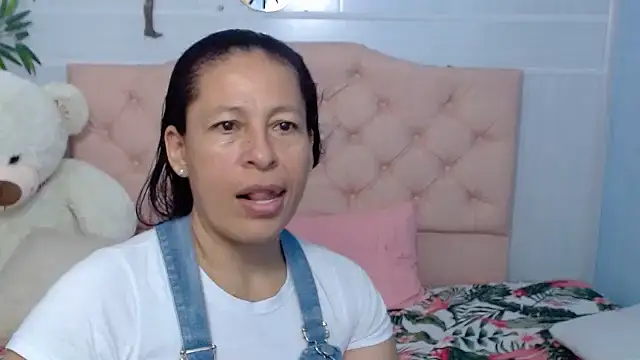 Snapshot of mature_martina chatting on 9, 9, 2025 mature martina online show from 9, 9, 2025