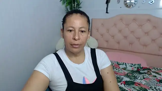 Snapshot of mature_martina chatting on 25, 9, 2025 mature martina online show from 25, 9, 2025