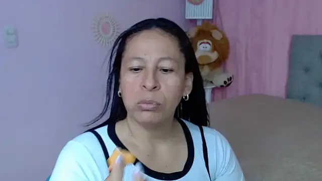 Snapshot of mature_martina chatting on 13, 10, 2025 mature martina online show from 13, 10, 2025