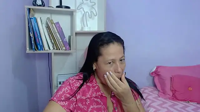 Snapshot of mature_martina chatting on 27, 10, 2025 mature martina online show from 27, 10, 2025