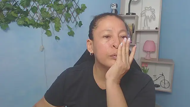 Snapshot of mature_martina chatting on 28, 11, 2025 mature martina online show from 28, 11, 2025