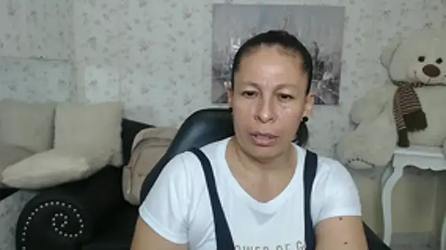 mature martina online show from 1, 6, 2026