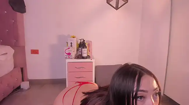 isa red hair online show from 13, 1, 2025