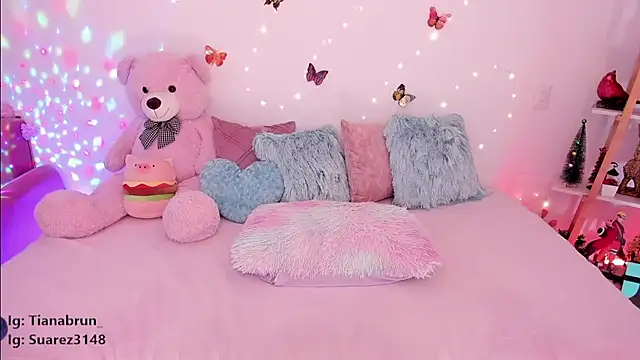 Zara uwu  online show from 4, 3, 2025