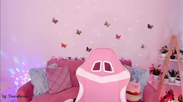 Zara uwu  online show from 16, 10, 2025