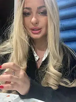Snapshot of Denisse_Perry chatting on 8, 2, 2025 Denisse Perry online show from 8, 2, 2025