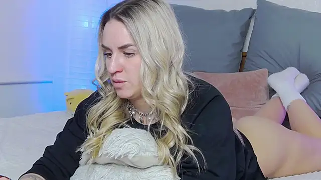 SofiJames online show from 6, 3, 2025