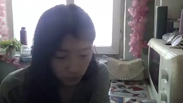 CarlyJoy online show from 25, 11, 2025